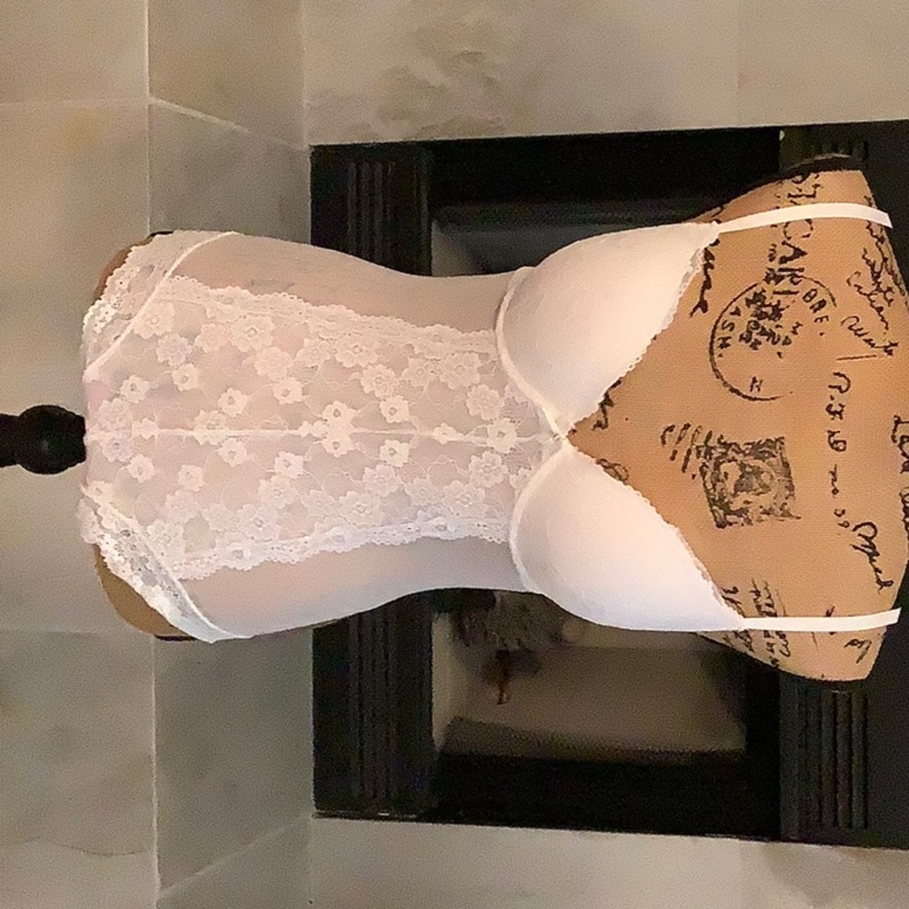 Boutique body shaper. Used but in great condition. Size S/M, white.